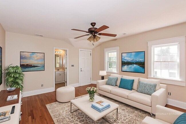 Building Photo - 3 bed / 2 bath ~ Just minutes from CofC and MUSC