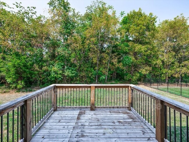 Building Photo - 631 Silva Ln