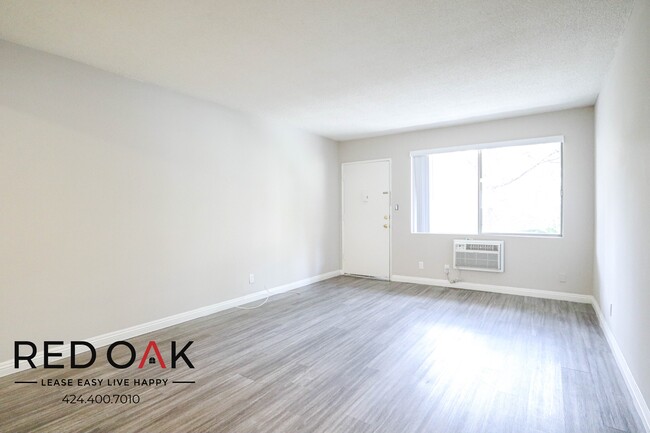 Building Photo - Incredible Two Bedroom with A/C, In-Unit S...