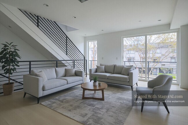 Primary Photo - Modern 4 Bed / 3 Bath Townhome with Privat...