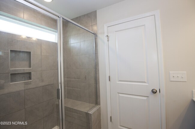 Building Photo - 402 Summer Wind Wy