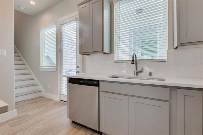 Building Photo - 7705 Rainbow Cl