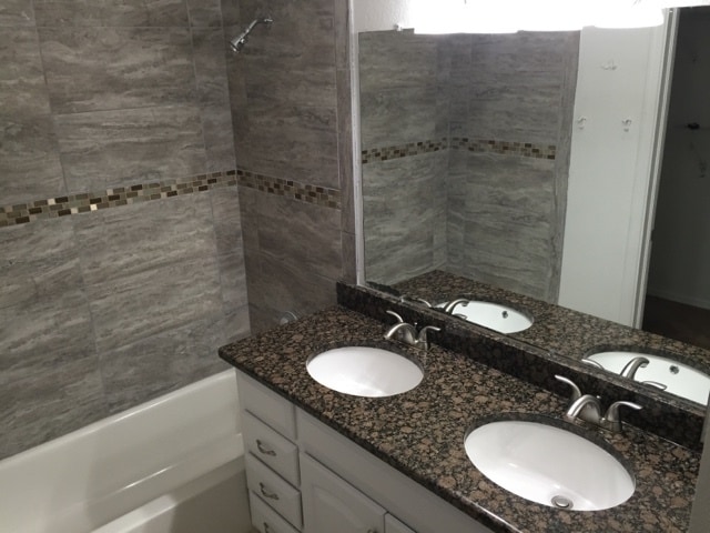 Building Photo - East El Paso 3 bed 2 bath Refrig A/C