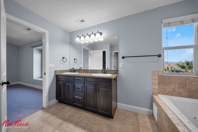 Building Photo - Charming 3 Bedroom Townhome