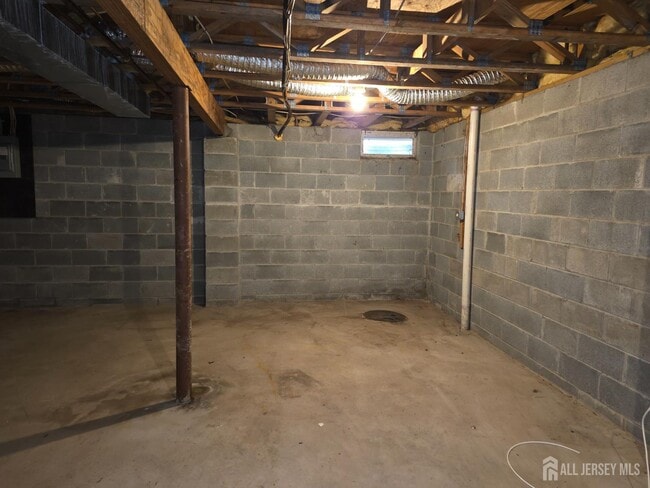 Building Photo - 12 Gallop Ln
