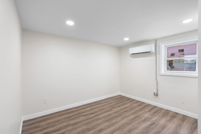 Building Photo - 1036 Seymour Ave