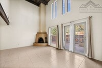 Building Photo - Southwest Charm In Park Plazas