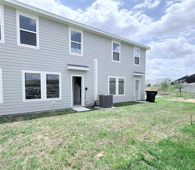Building Photo - 886 Lynx St