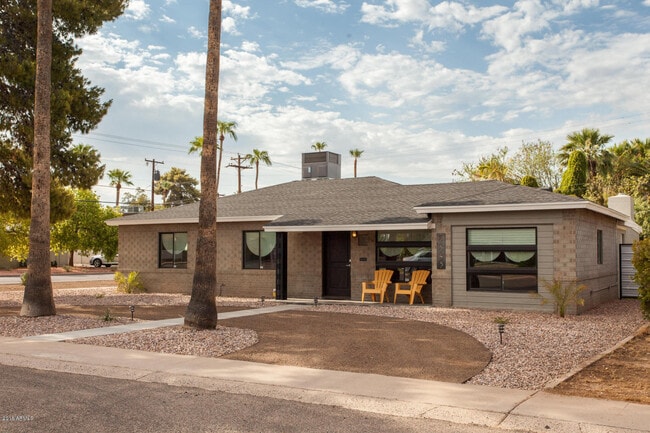 Primary Photo - 2545 E Turney Ave