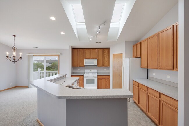 Building Photo - 2614 Loren Ln