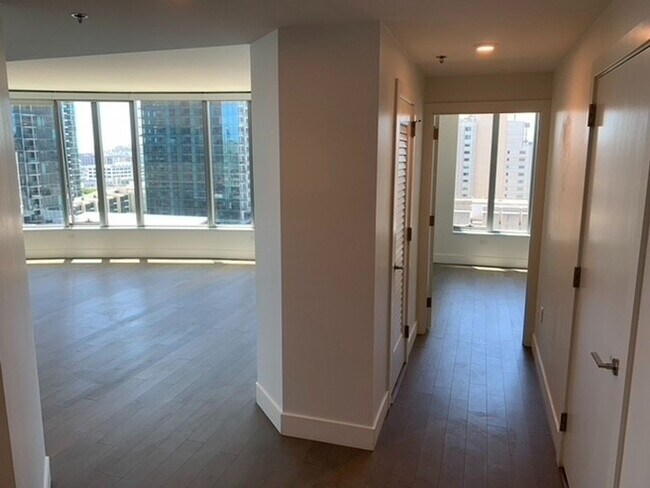 Building Photo - Epic REA- @Lumina 21st FLOOR- ! View /Spac...