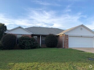 Building Photo - 2830 York Ln