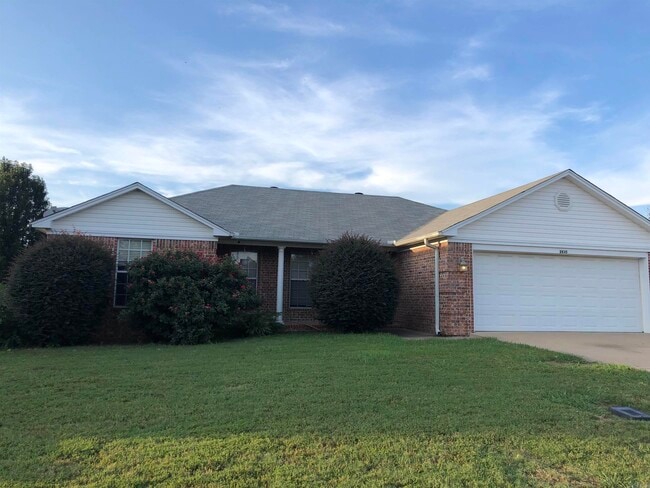 Primary Photo - 2830 York Ln