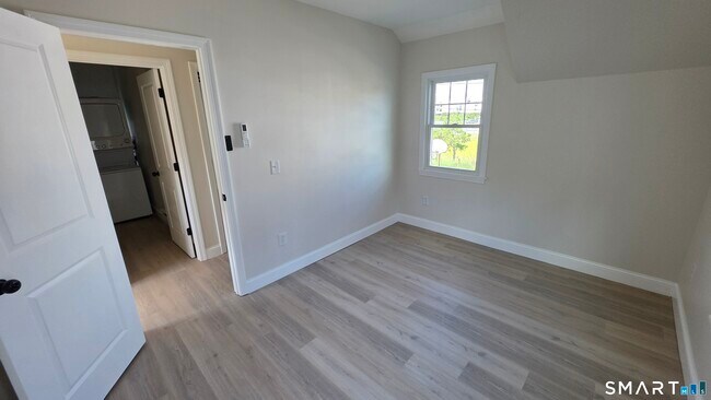 Building Photo - 47 Cosey Beach Ave