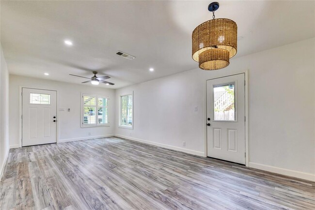 Building Photo - 6807 Trendal Ln