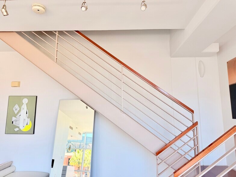 Building Photo - 207 King St