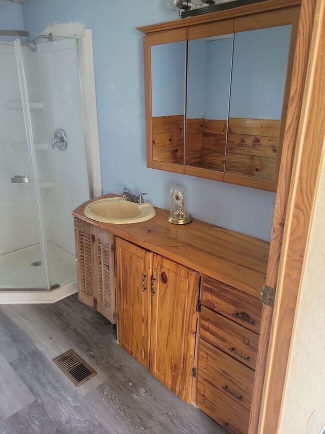 Building Photo - 4 bedroom, 2 bathroom house for rent in Richfield, ID