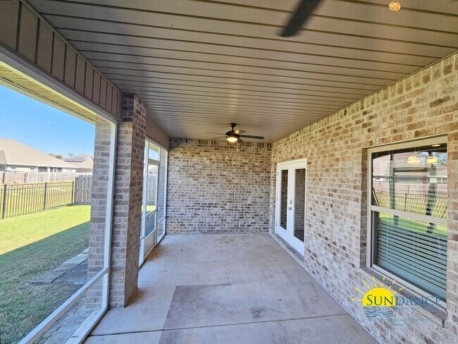Building Photo - Spacious 5-Bedroom Home in Desirable Peach Creek, Minutes from the Beach!