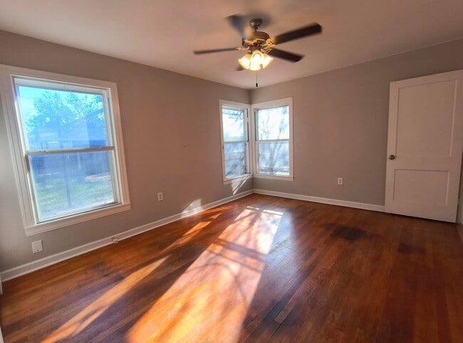 Building Photo - Updated 4 bedroom 1 bath home AVAILABLE NOW!!