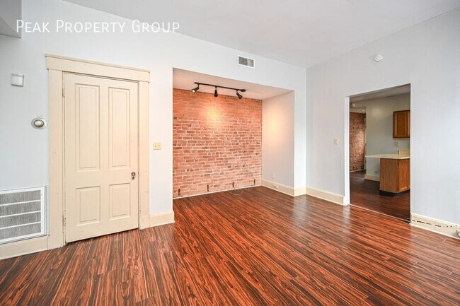 Building Photo - 32 E Hollister St