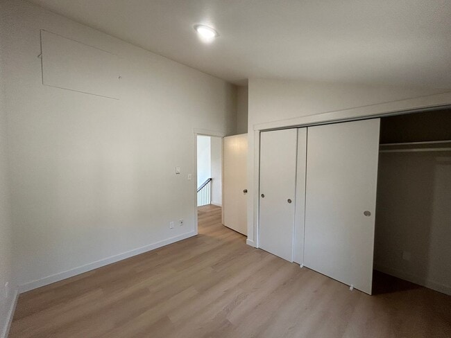 Building Photo - 3805 Beach Dr SW