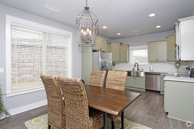 4BR, 3.5BA - 1,702 SF - The Villas at Forest Hills