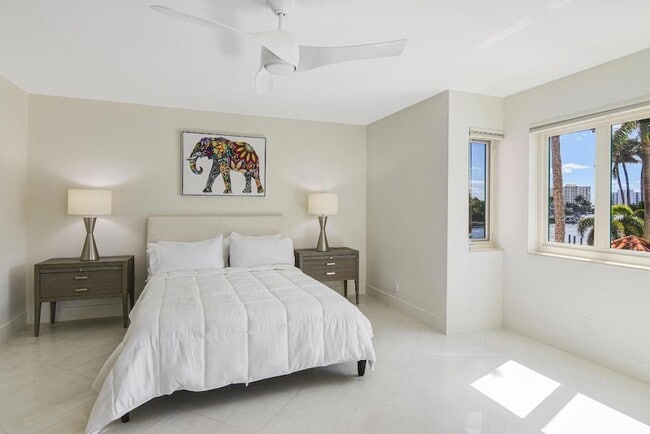 Building Photo - 100 SE 5th Ave