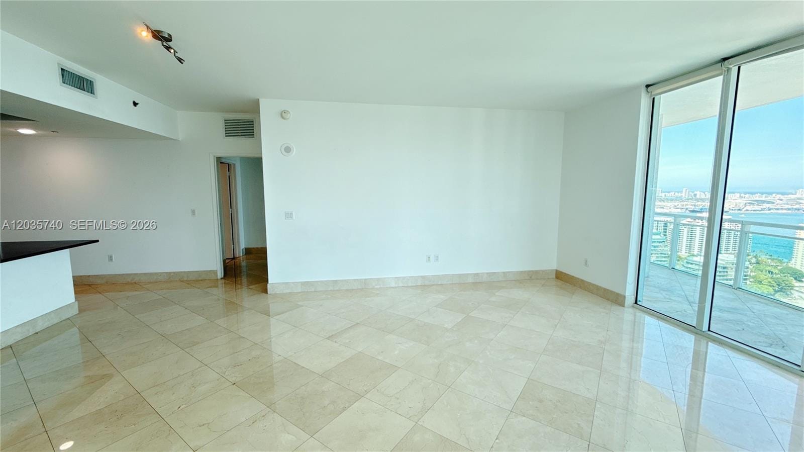 Building Photo - 950 Brickell Bay Dr