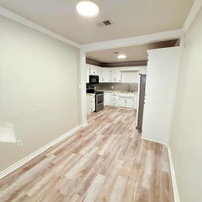 Building Photo - 4004 SE 25th St