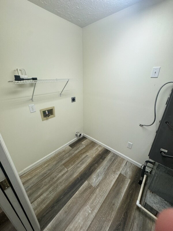 Building Photo - Two Bedroom Townhome