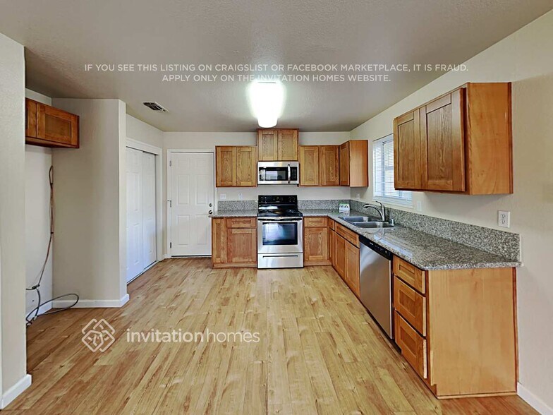 Building Photo - 555 Spruce St