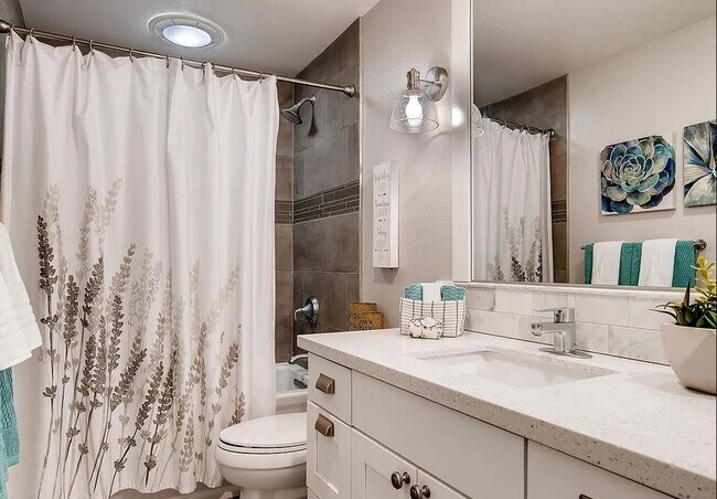 Building Photo - Beautifully Updated Edmonds Home with Spacious Fenced Backyard