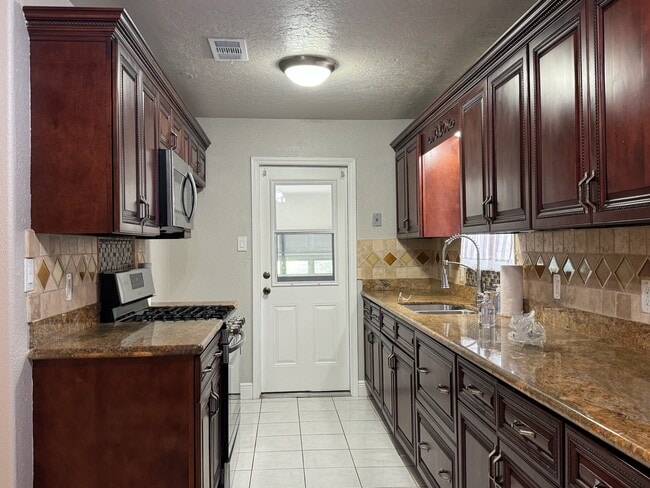 Building Photo - 3114 Kleinmann Ave