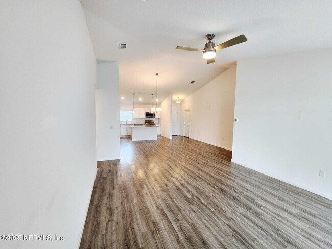 Building Photo - 27 Farmsworth Dr