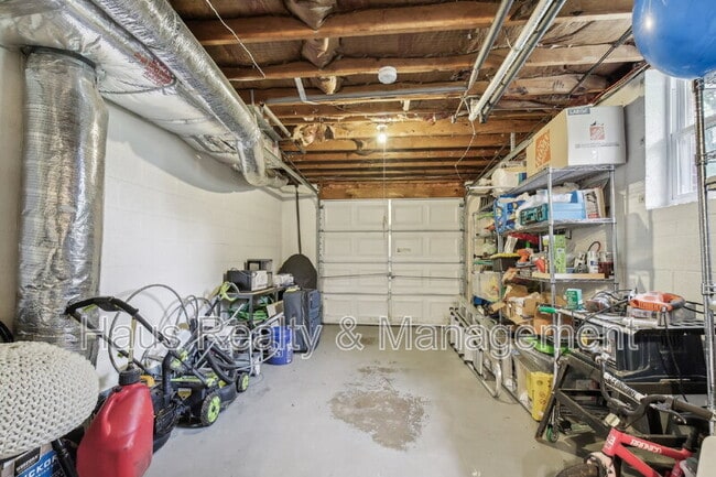 Building Photo - 144 Airport Rd