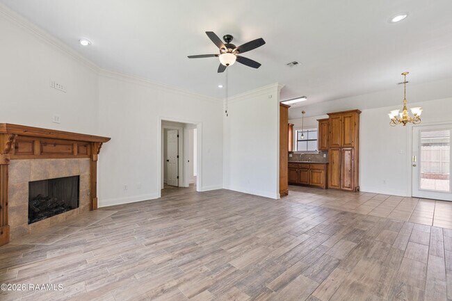 Building Photo - 206 Oak Hill Ln