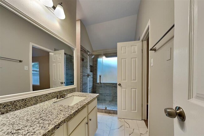 Building Photo - 16922 Colony Creek Dr