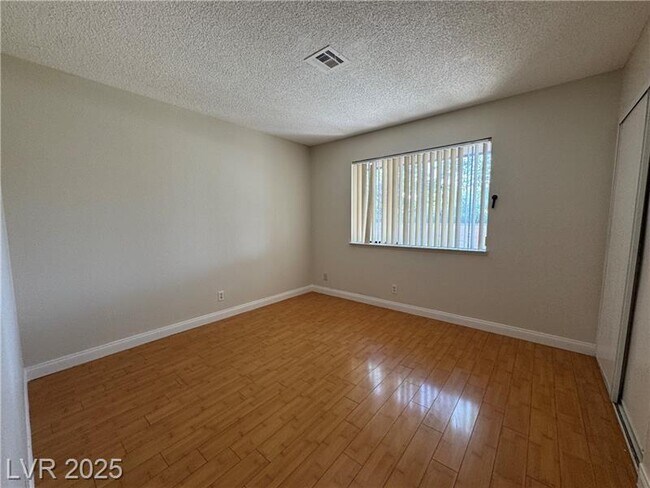 Building Photo - 6121 Meadow Haven Ln