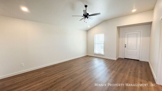 Building Photo - 2127 Langford Ave
