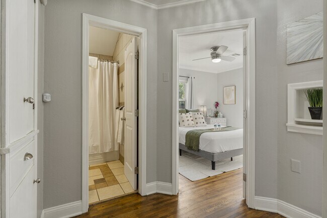 Building Photo - 4911 S Cincinnati Ave