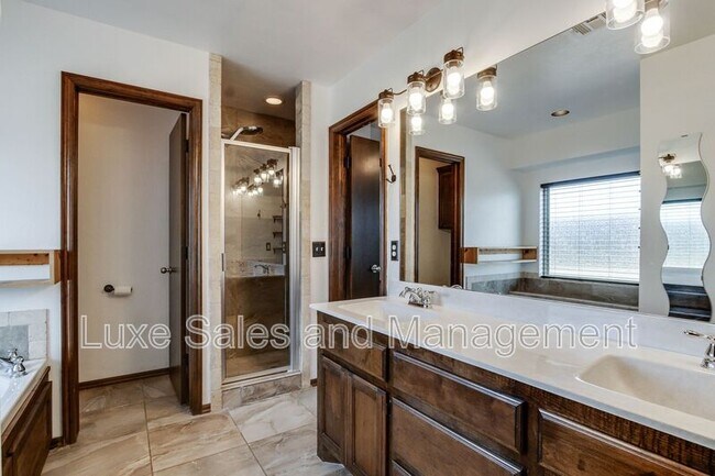Building Photo - 1174 Misty Dr NW