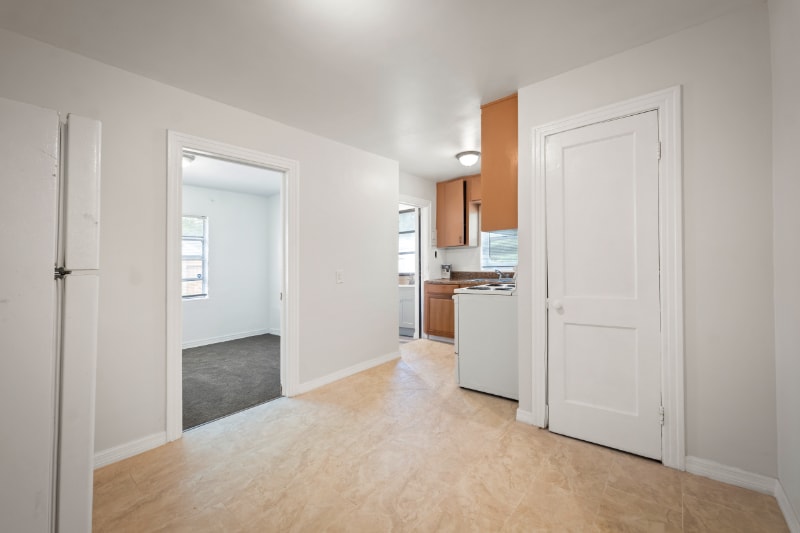 Building Photo - 1025 W 25th St