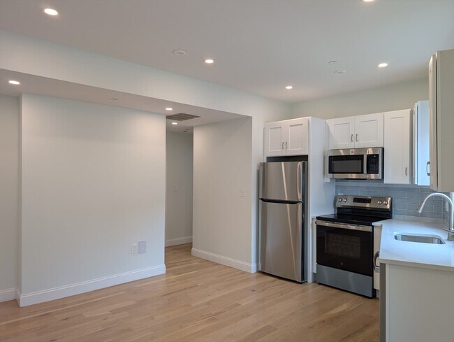 Building Photo - 38 Regent St