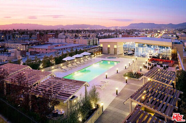 Building Photo - 3785 Wilshire Blvd