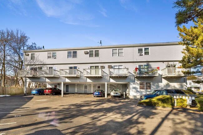 Building Photo - 133 Main St