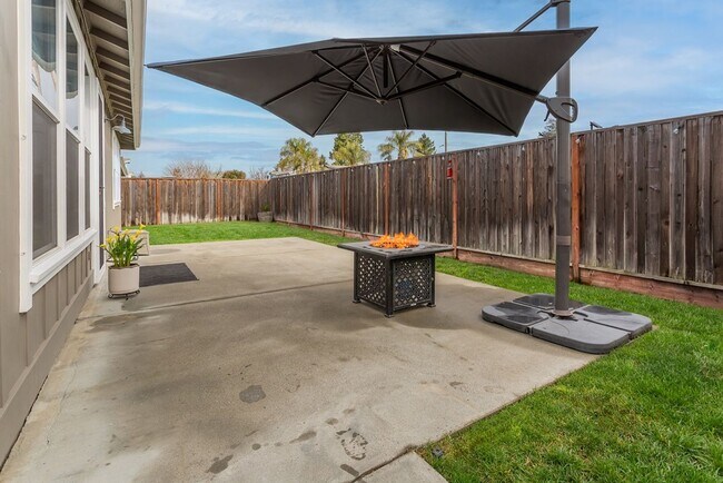 Building Photo - Modern Elegance in the Heart of North Napa