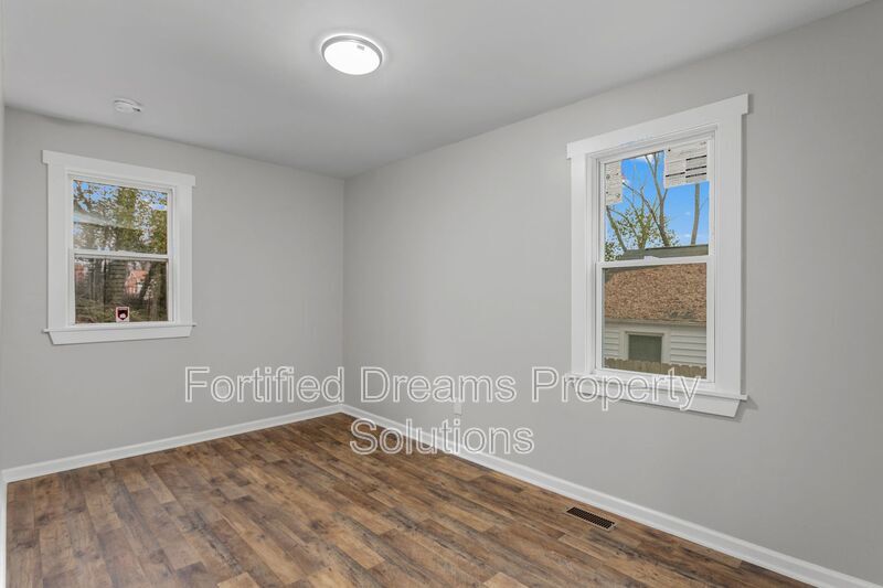 Building Photo - 1903 Larkin St