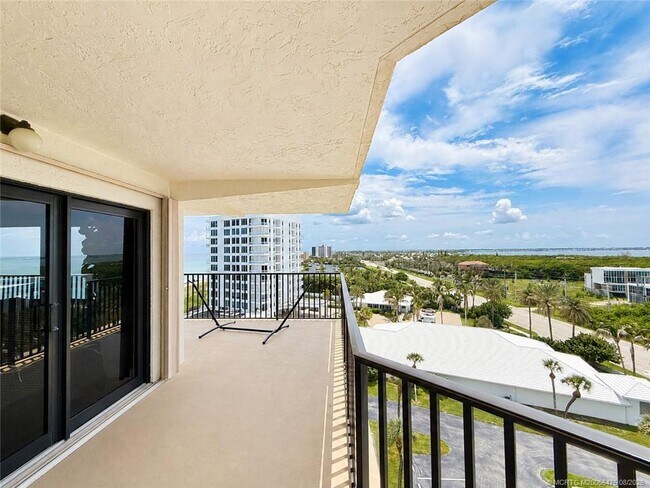 Building Photo - 10044 S Ocean Dr