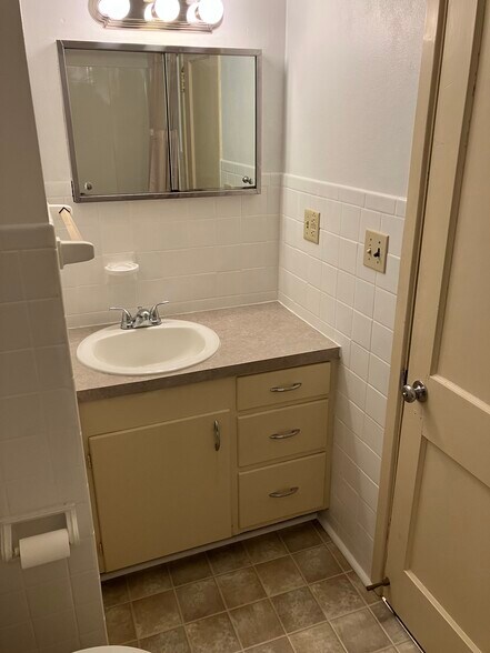 Building Photo - 2198 Lehman St