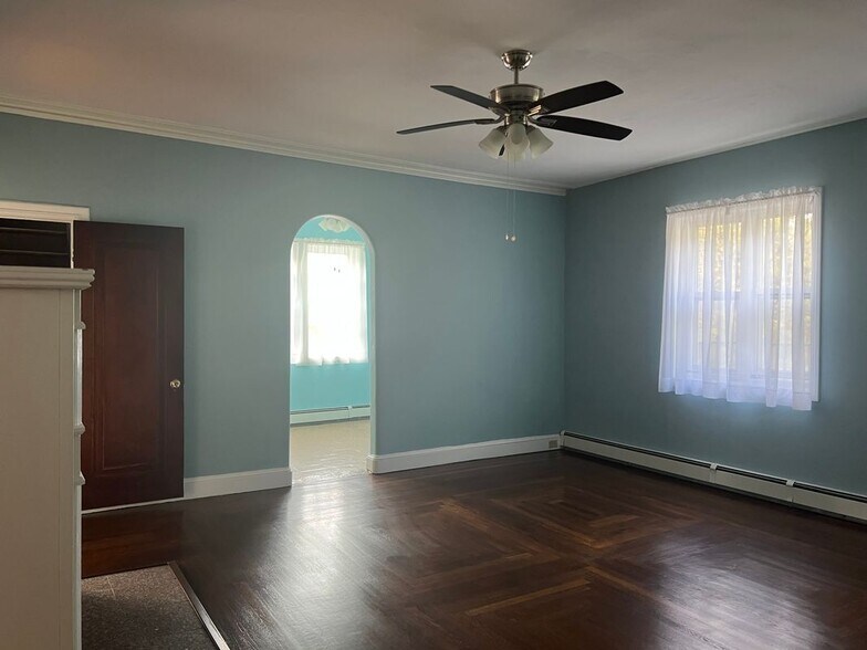 Building Photo - 214 Goffe Terrace